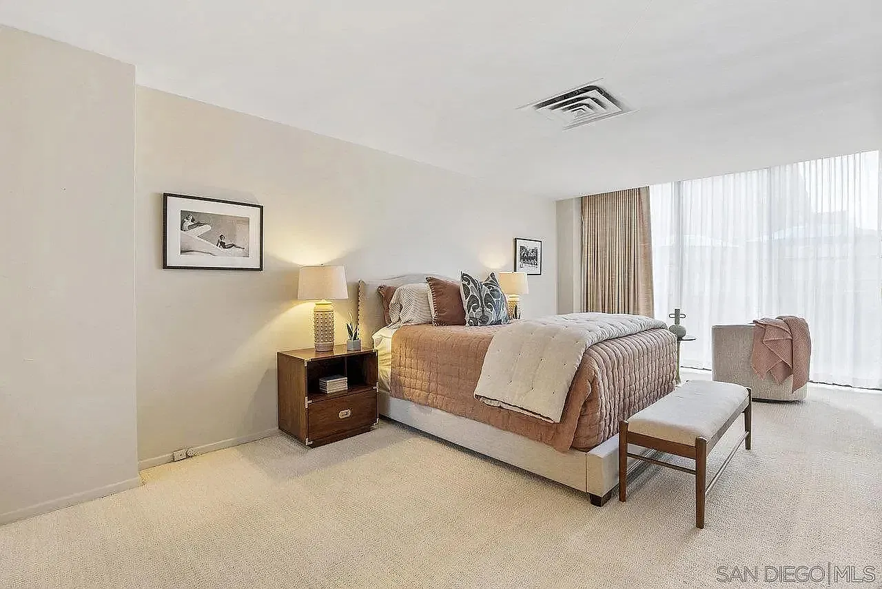 1 bed, 930 sqft, $4,550 — Photo 3