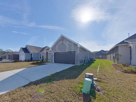 3rd image of 13968 Rosewell St