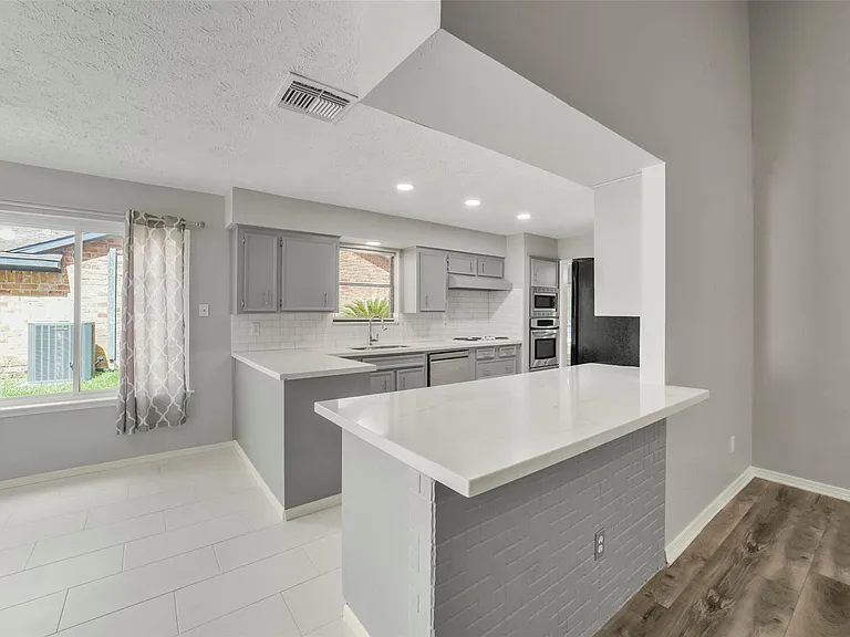 21323 Park Bluff Dr — Photo 25