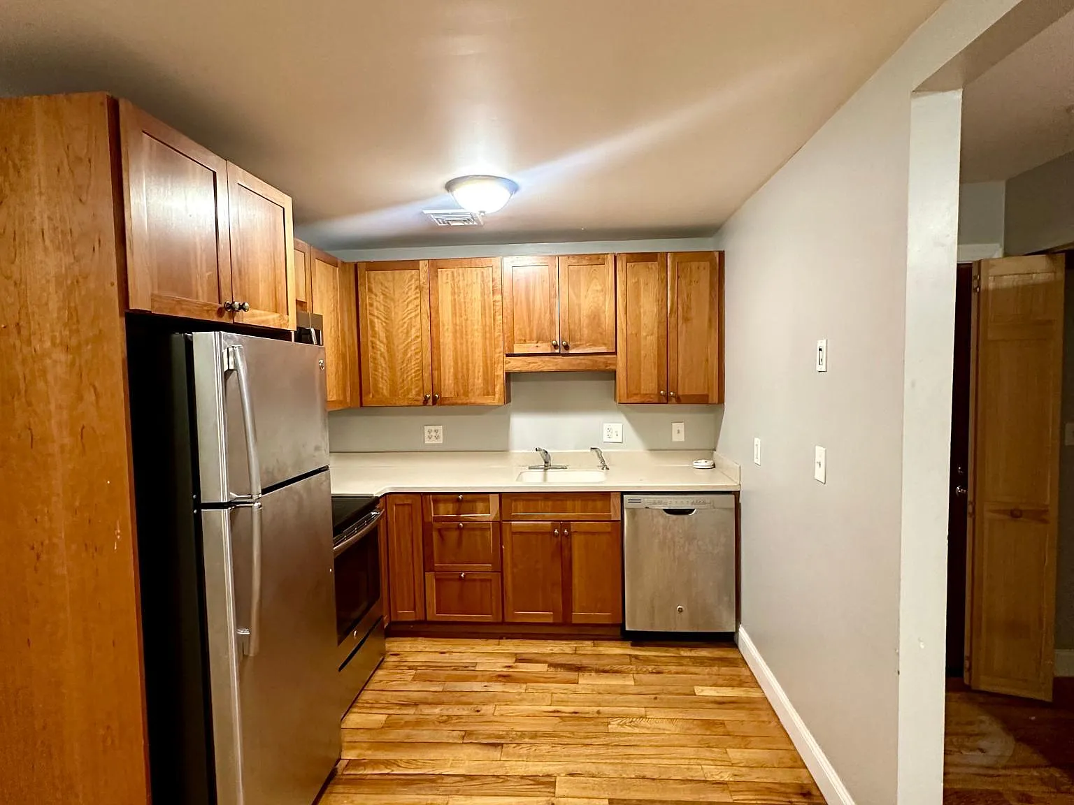 28 E Grand Ave — Photo 2