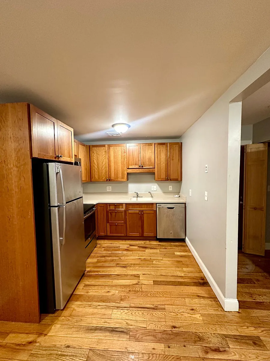 Building Photo - 28 E Grand Ave #BB