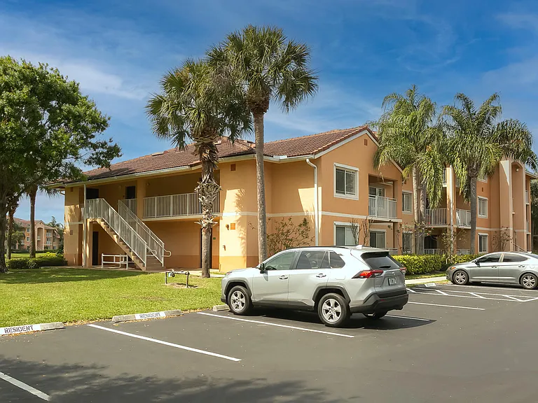 281 SW Palm Dr #102 — Photo 27