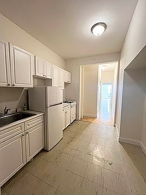 4th image of 457 W 49th St APT 2E