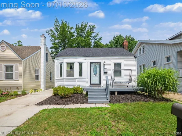 551 E Maplehurst St, Ferndale, MI 48220