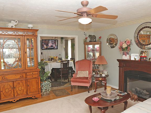4th image of 1689 Harrogate Rd