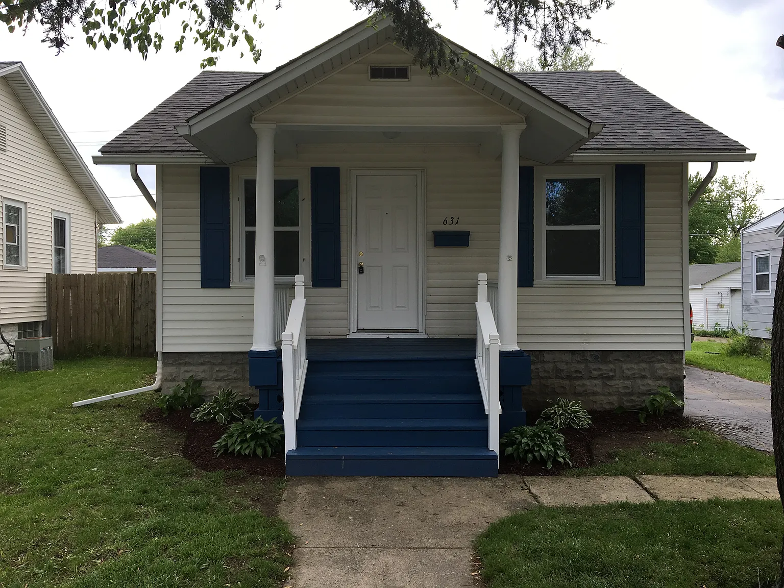 631 Davis Ave photo 1