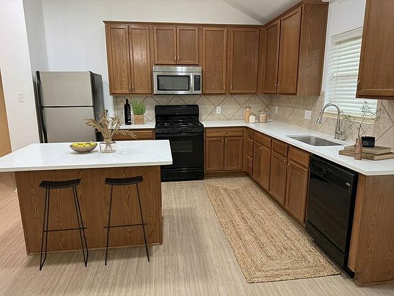 3rd image of 2122 Rachel Ln