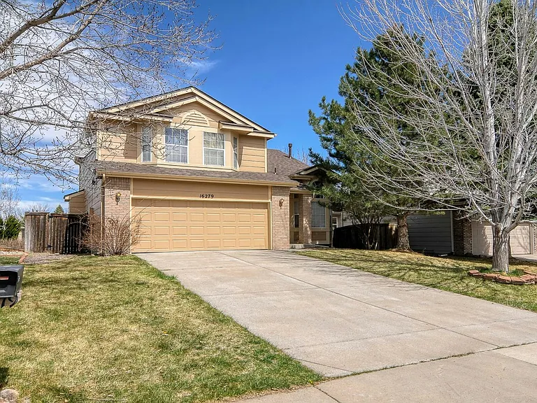 16279 Hedgeway Dr — Photo 2