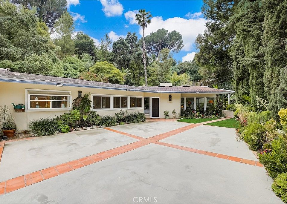 1st image of 9466 Hidden Valley Pl
