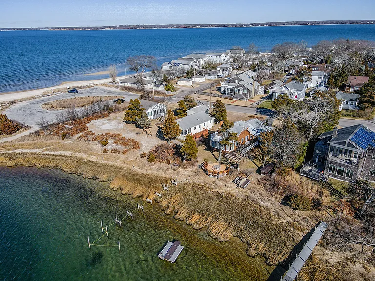 79 Pine Neck Ave — Photo 17