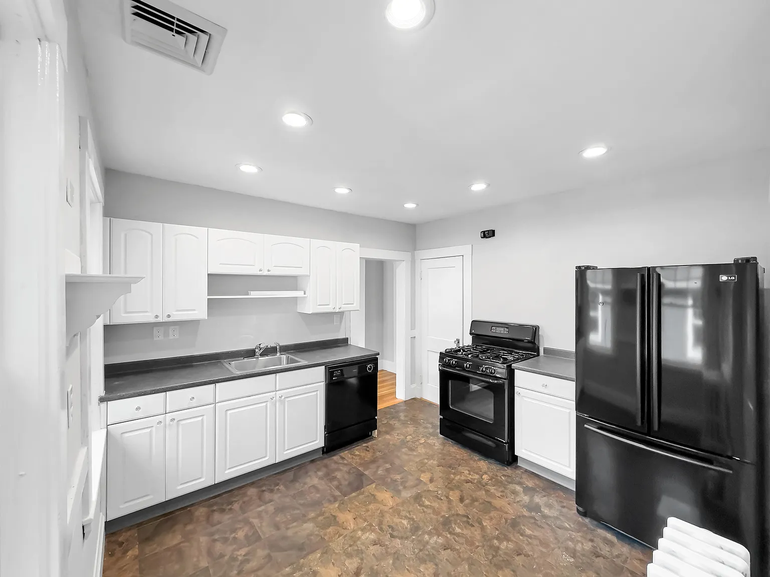 2 bed, 1.0 bath, $2,850 — Photo 1