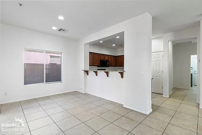 993 E Corral St — Photo 5