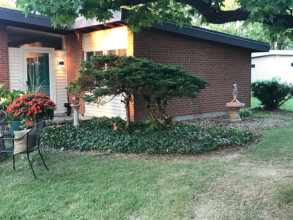 2nd image of 2451 Saint Giles Rd