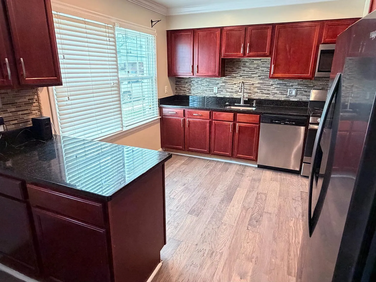 3 bed, 2.5 bath, 1850 sqft, $2,800 — Photo 2