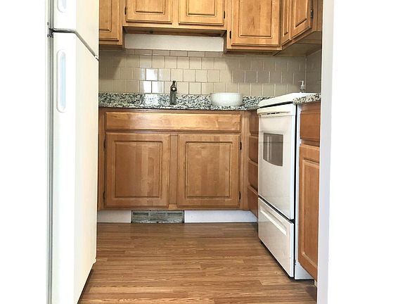 4th image of 13 Crane St #B