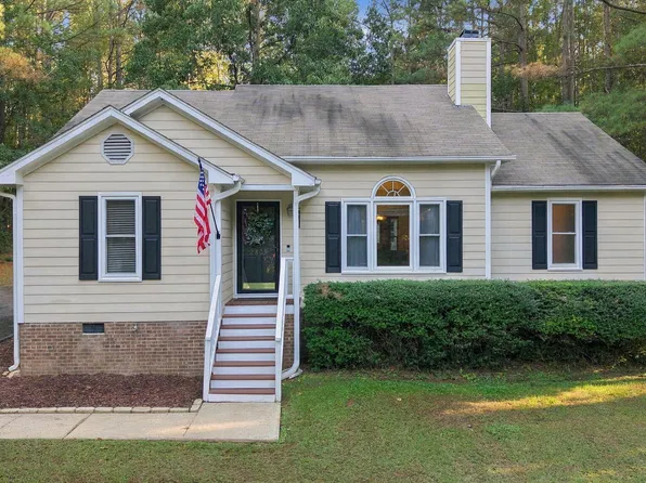 2809 Stageline Dr, Raleigh, NC 27603