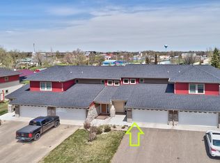 202 6th Ave SW, Crosby, ND 58730