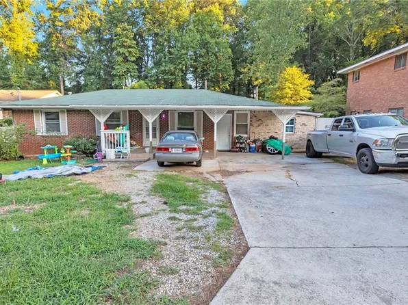 935 Slash Pine Rd, Forest Park, GA 30297