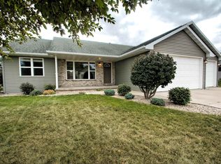 504 Meadow Heights Dr, Black Creek, WI 54106