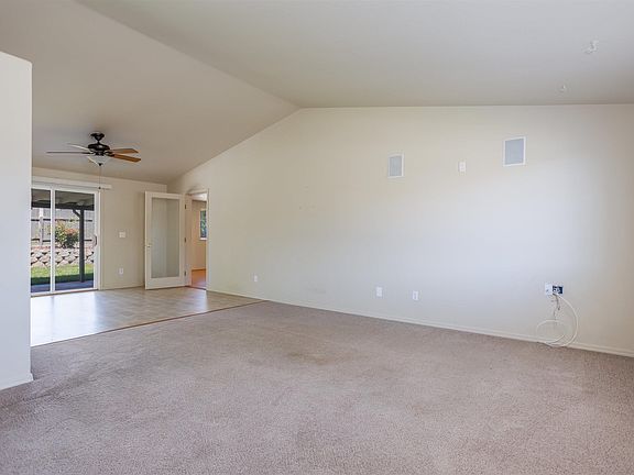 3rd image of 4832 Hibiscus St