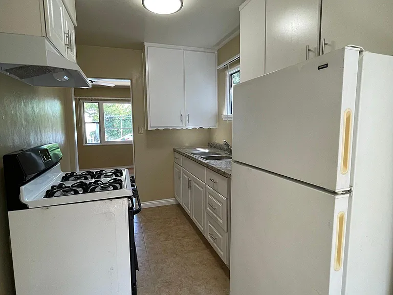 736 Marine St — Photo 7