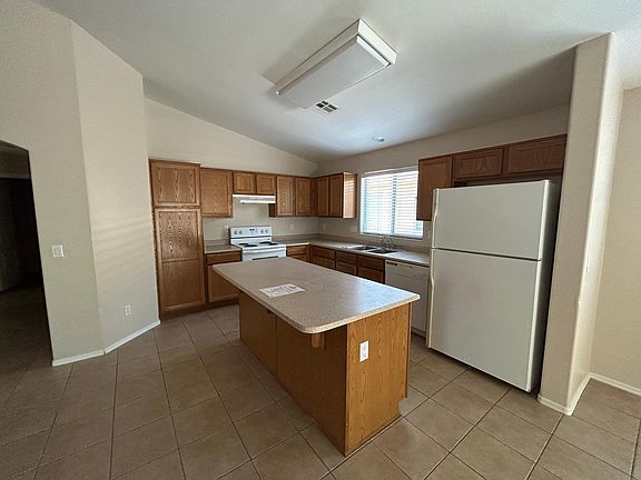 5th image of 44347 W McClelland Dr