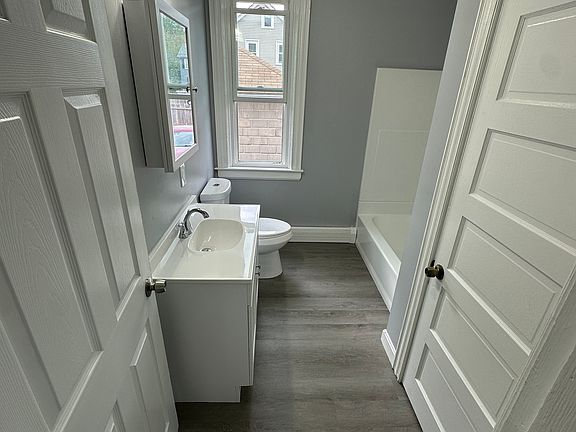 4th image of 28-30 Amory St #1