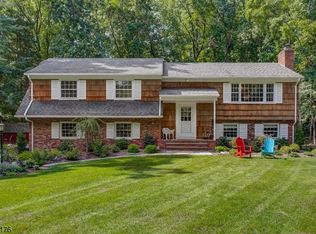 5 Valley Stream Ln, Ho Ho Kus, NJ 07423