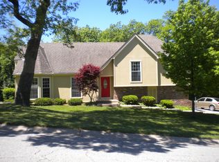 6730 Cottonwood Dr, Shawnee, KS 66216