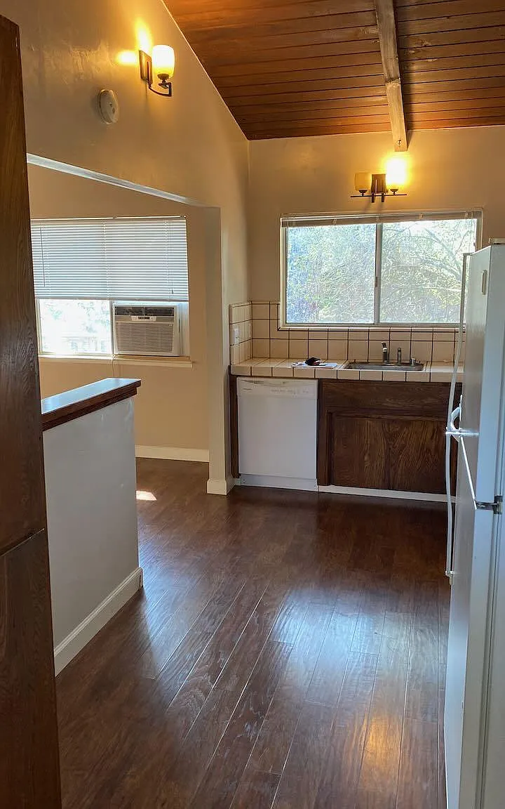2 bed, 1200 sqft, $3,400 — Photo 3
