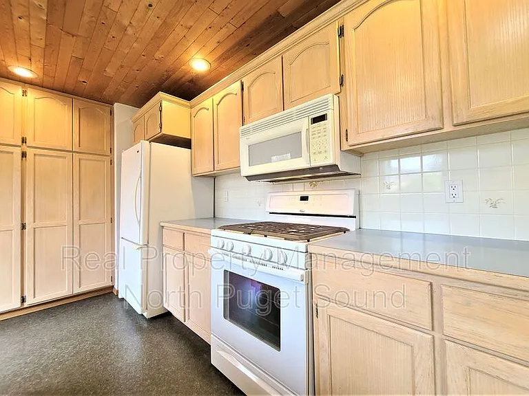 8002 W Glen Dr — Photo 8