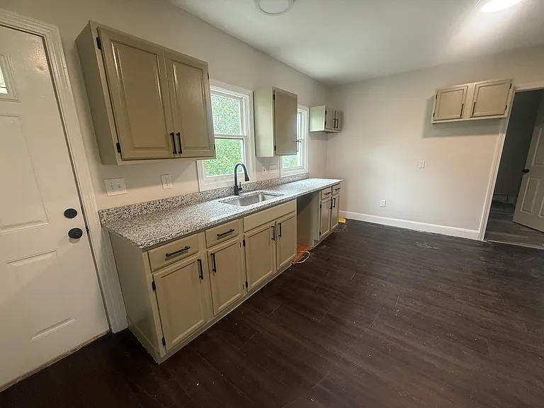 15 Oakes Ave #2 — Photo 2
