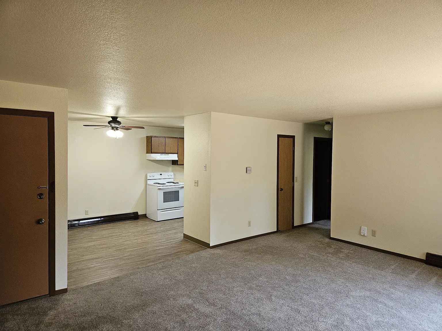 2 bed, 900 sqft, $925 — Photo 3