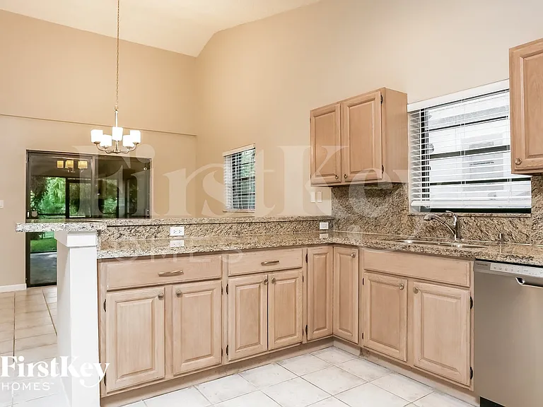 1647 SW 30th Ter — Photo 8