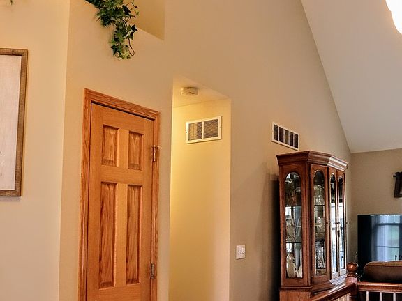 4th image of 614 Betty St