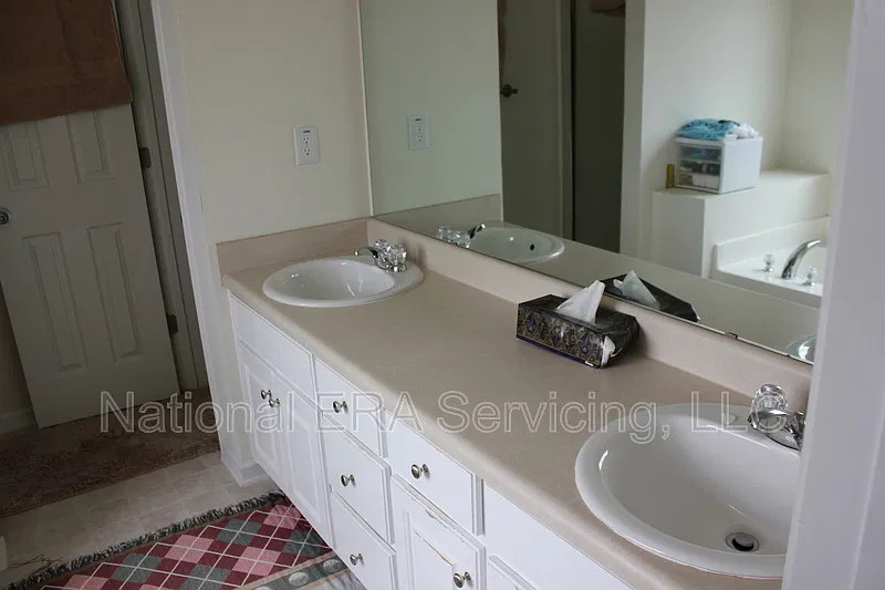 3 bed, 2.0 bath, 2070 sqft, $2,000 — Photo 4