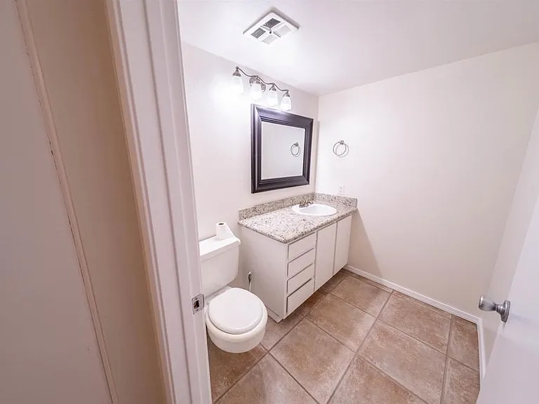 2374 Caringa Way — Photo 24