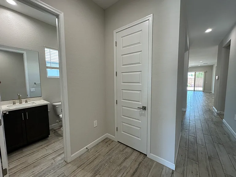 10319 W Harmony Ln — Photo 38