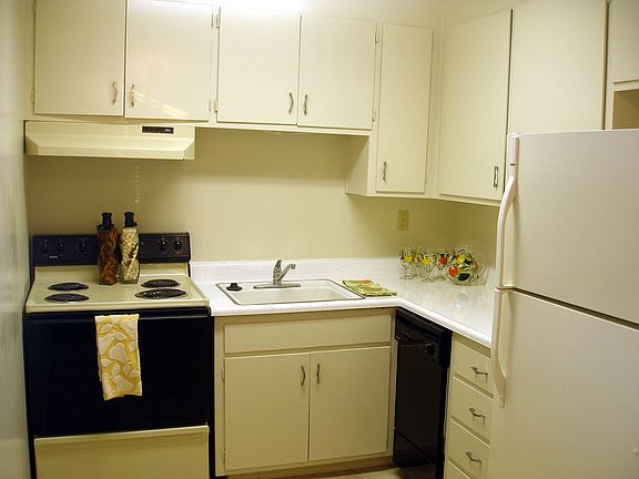 3rd image of 647 Kodiak Ct APT 1