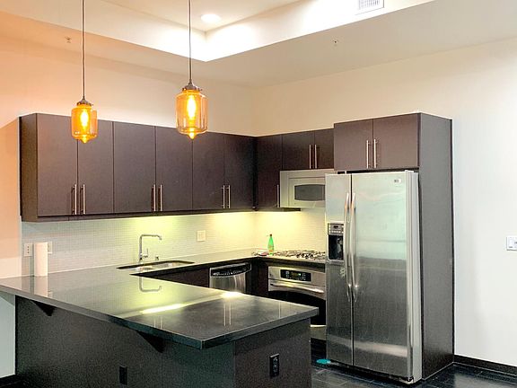 Kitchen, stainless steel appliances, gas stove, granite counter, breakfast bar