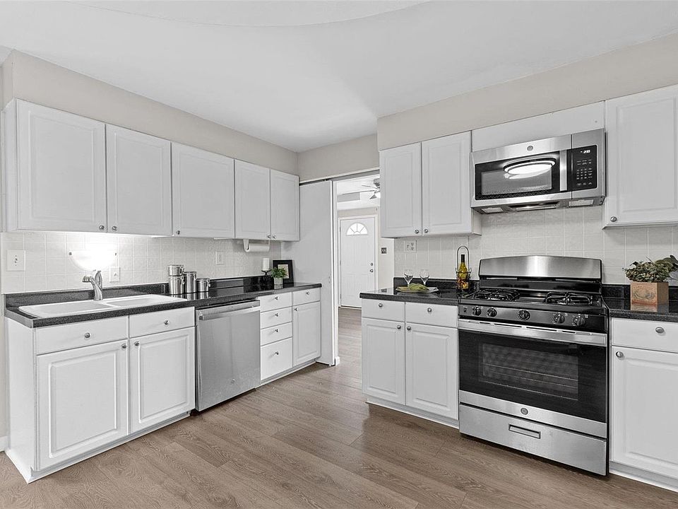 523 Holiday Ave, Hazelwood, MO 63042 Zillow