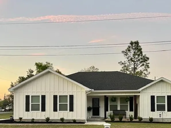 3881 Merger Dr, Chipley, FL 32428
