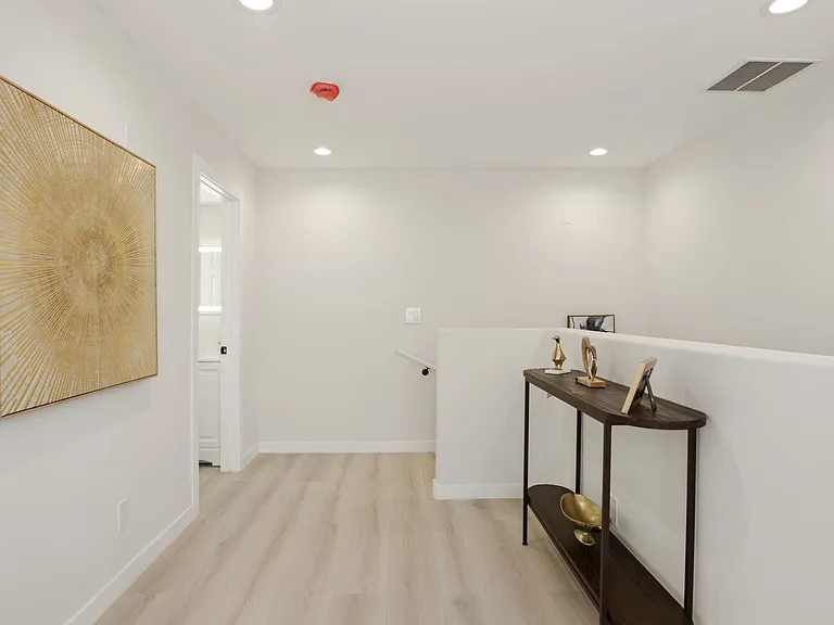 7904 Tampa Ave — Photo 15
