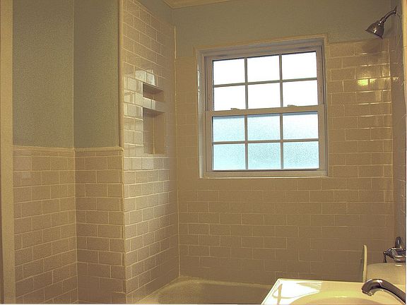 5th image of 1809 Meadowbrook Ter
