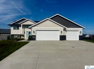 14 Kodiak Ct, North Mankato, MN 56003
