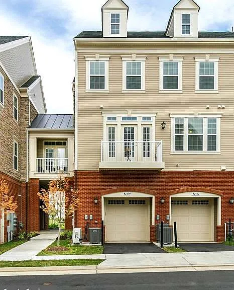 42594 Sunset Ridge Sq — Photo 1