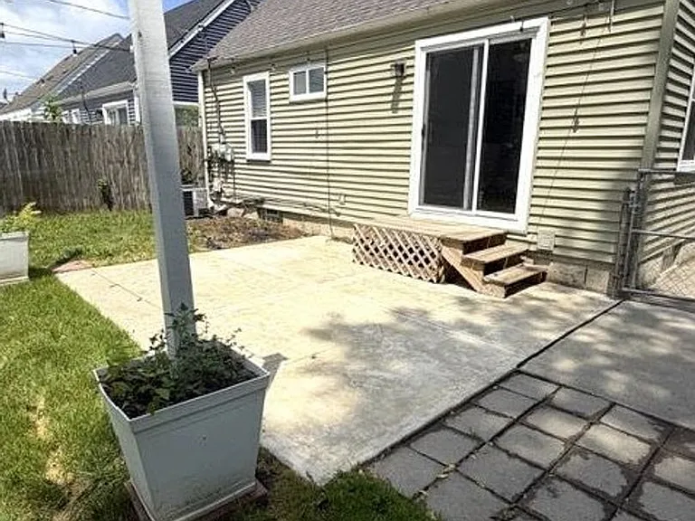 1424 Chapin Ave — Photo 14