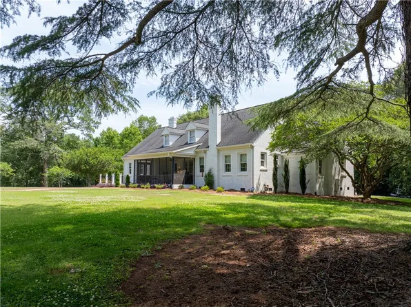 318 Gassaway St, Central, SC 29630
