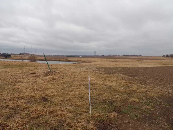 1438 Terrace Ln, West Liberty, IA 52776