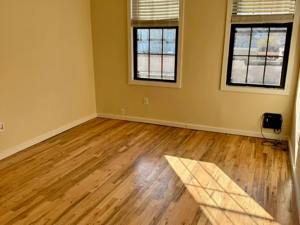 36-08 Ditmars Boulevard image 4 of 8